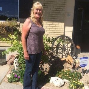 Meet your Posher, Debra